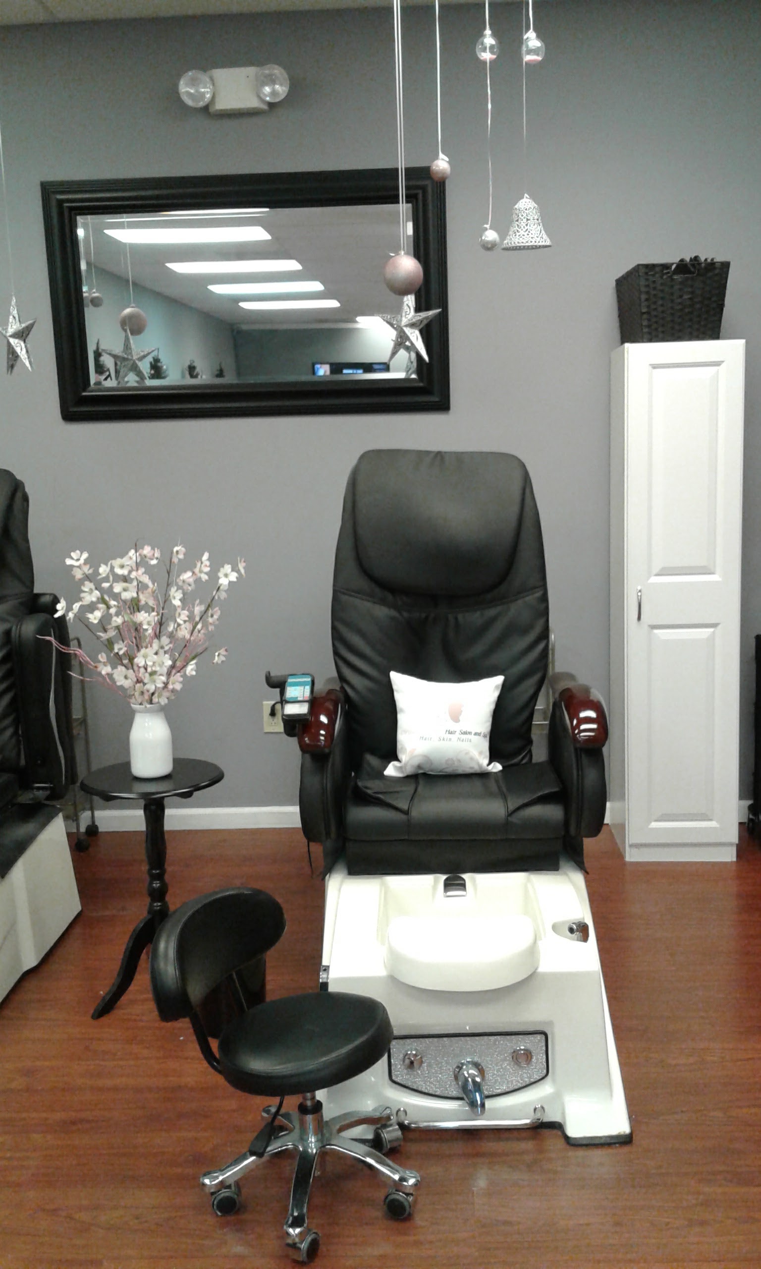Chrysanthemum's Hair Salon & Spa nail work in Columbia, South Carolina